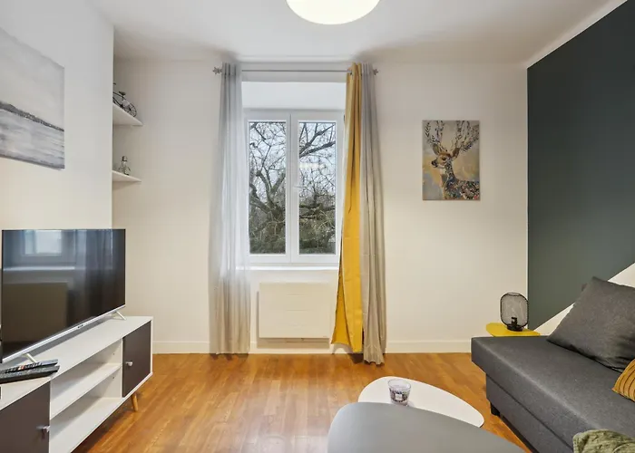 Chic And Smart House With Parking