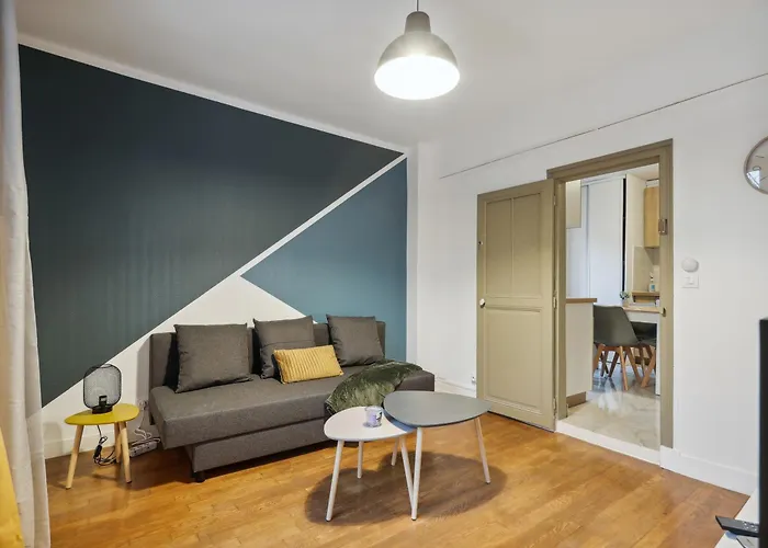 Chic And Smart House With Parking